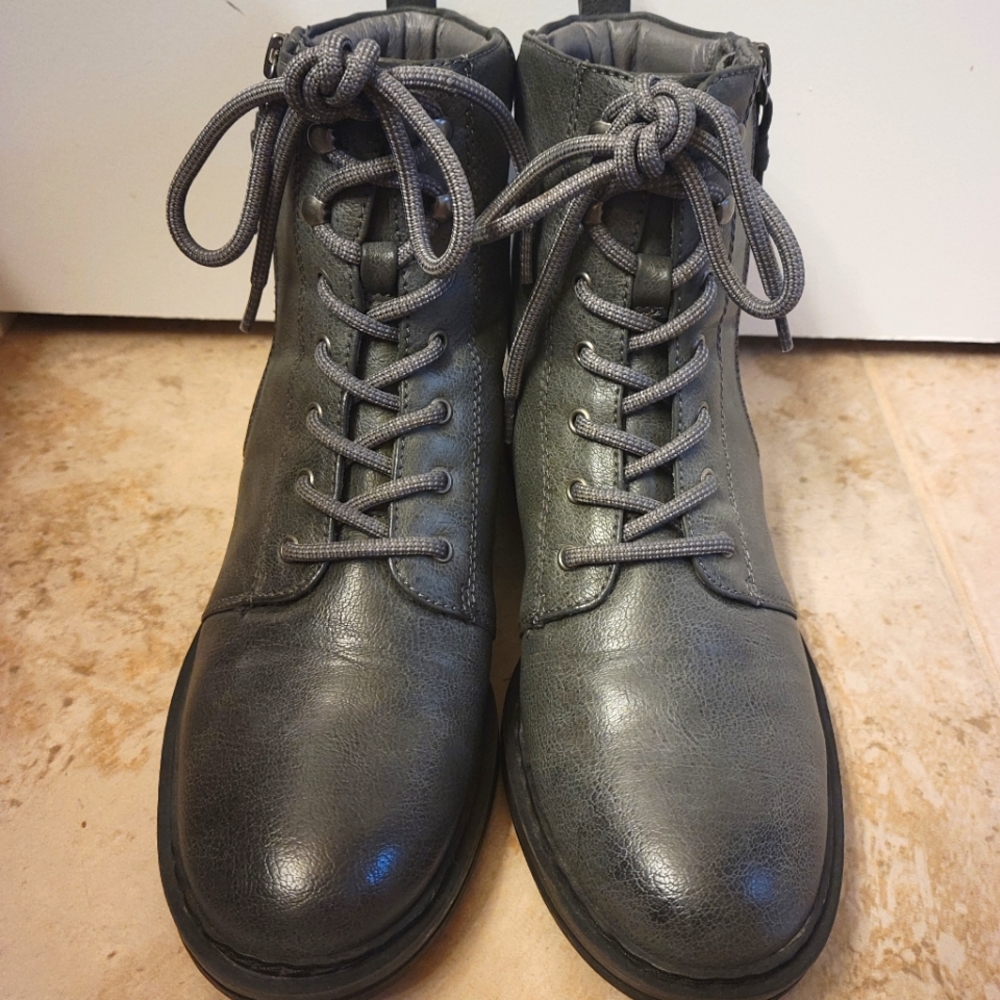 EUC Baretraps combat boots